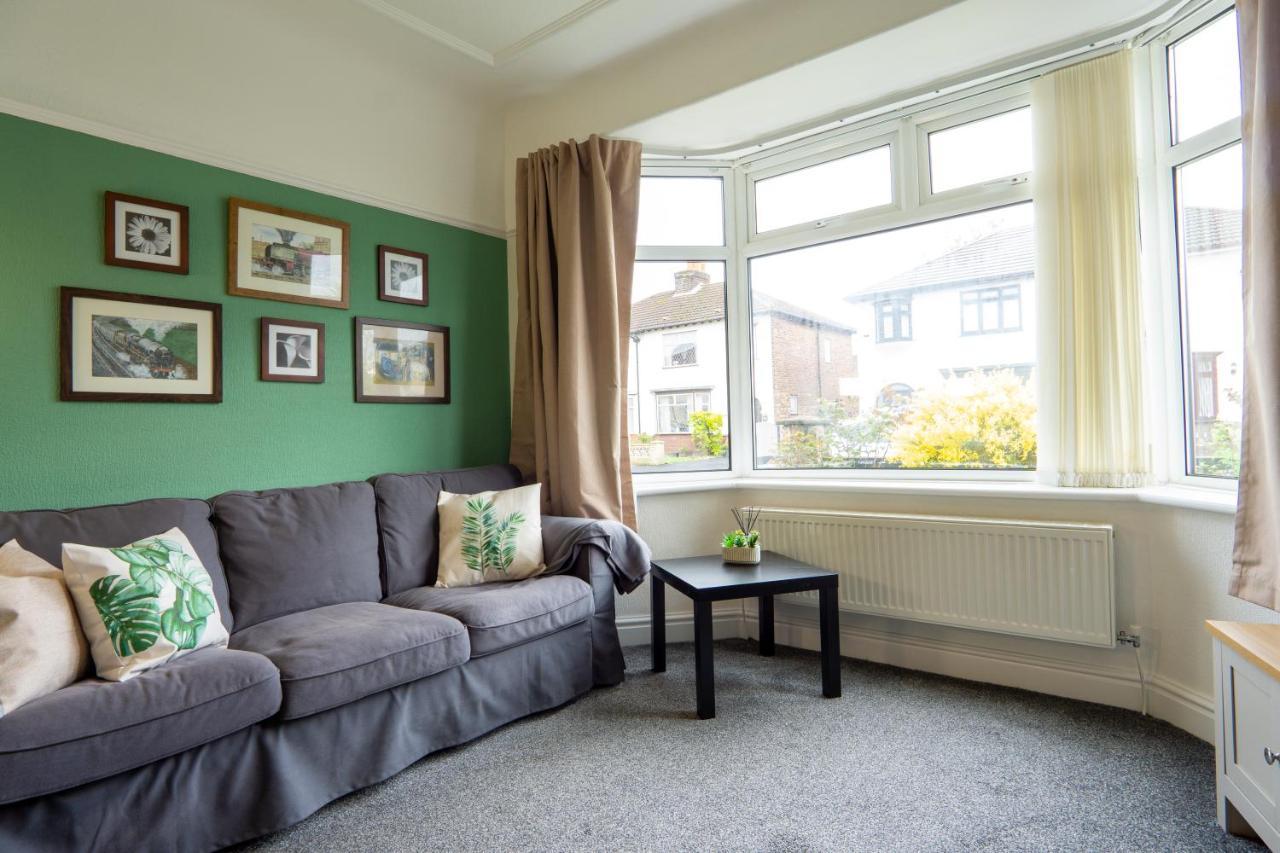 Strawberry Fields House - Air Host & Stay - 3 Bedroom Liverpool Buitenkant foto